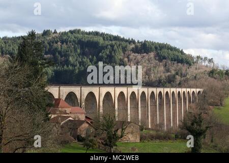 Viadotto di Mussy sous Dun in Borgogna, Francia Foto Stock