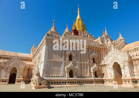 Esterno del "tempio di Ananda' a Bagan, Myanmar (Birmania). Foto Stock