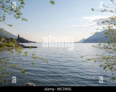 Il lago di Garda in primavera Foto Stock