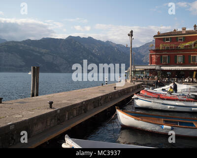 Il lago di Garda in primavera Foto Stock