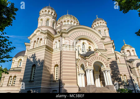 Rīgas Kristus Piedzimšanas pareizticīgo katedrāle (Riga Natività di Cristo la cattedrale), la chiesa russo-ortodossa cattedrale, con un rigoroso codice di abbigliamento all'interno Foto Stock