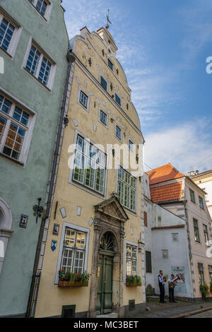 Trīs Brāļi (tre fratelli), vecchie case di pietra, con il n. 17 essendo oltre 600 anni, a Riga (Lettonia). Foto Stock