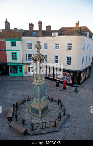 Memoriale di guerra nel Buttermarket, Canterbury, Kent, Regno Unito. Foto Stock