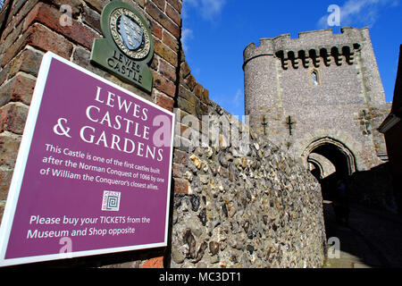 Lewes Castle e barbican, Lewers, East Sussex Foto Stock