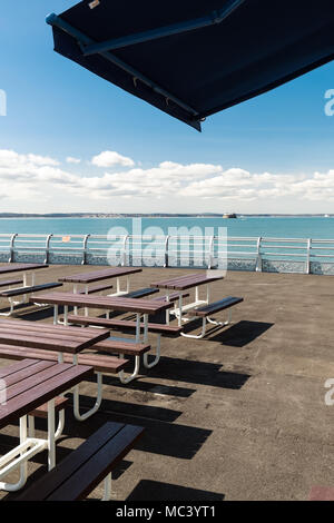 Cafe presso il molo, a Southsea, Hampshire Foto Stock