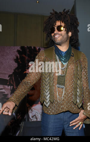 Cantante americana Lenny Kravitz visto durante una conferenza stampa per promuovere il suo 'Alzare la vibrazione Tour" tenutasi a San Regis Hotel in Città del Messico. Foto Stock