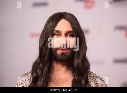 09 aprile 2018, Germania, Francoforte: cantante austriaco Conchita Wurst arriva per il Live Entertainment Award al Festhalle Frankfurt venue. Foto: Andreas Arnold/dpa Foto Stock