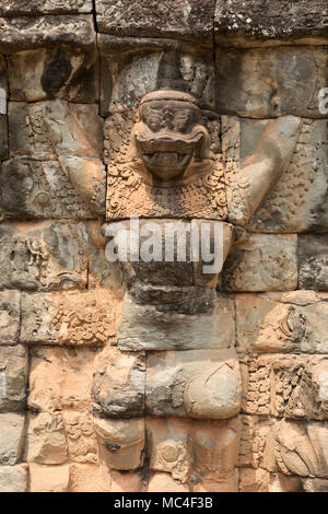 Close up di Garuda carving, l'Elefante terrazza, Angkor Thom, Angkor, Cambogia Asia Foto Stock