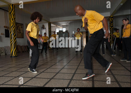 Visita di una scuola di capoeira gestita da Mestre Valmir Foto Stock