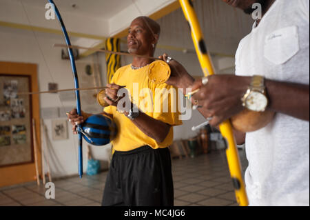 Visita di una scuola di capoeira gestita da Mestre Valmir Foto Stock