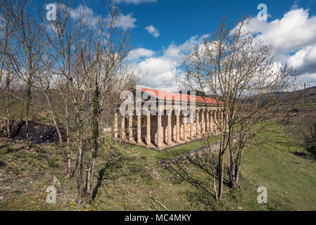 Saint George vecchia chiesa neoclassica in Cantabria, Spagna. Foto Stock