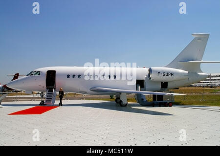 Dassault Falcon 2000EX - 75, F-GUPH demonstrator azionato da Dassault Aviation a Farnborough Airshow internazionale FIA 2006 Foto Stock