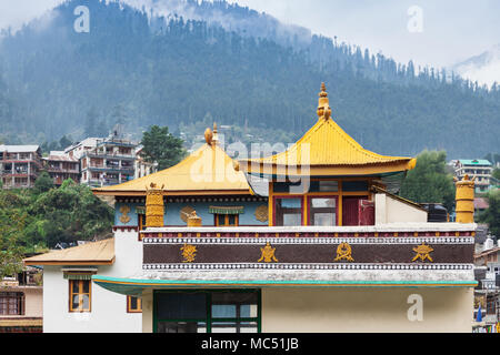 Monastero tibetano in Manali town, Himalaya, India Foto Stock