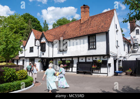 Xii secolo "Ye Olde Bell' Inn, High Street, Hurley, Berkshire, Inghilterra, Regno Unito Foto Stock