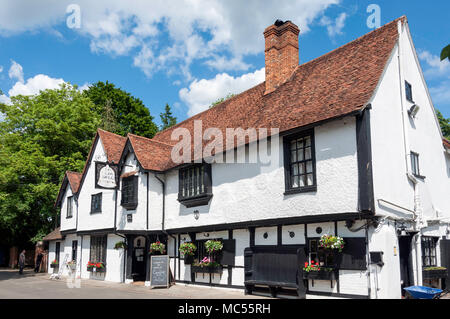 Xii secolo "Ye Olde Bell' Inn, High Street, Hurley, Berkshire, Inghilterra, Regno Unito Foto Stock