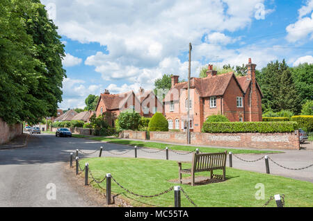 Case sulla strada della Chiesa, Little Marlow, Buckinghamshire, Inghilterra, Regno Unito Foto Stock