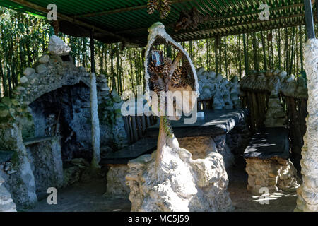 Giardino alcova nella foresta, rilassante e luogo di riposo. Foto Stock