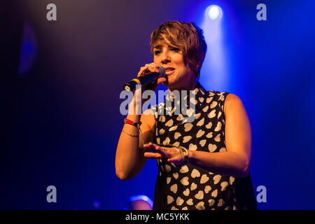 Il cantante francese Isabelle Geffroy alias ZAZ live presso il Schüür Lucerna, Svizzera Foto Stock