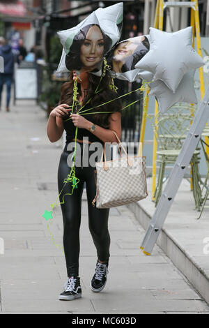 Charlotte Crosby che arrivano a Charlotte Street Hotel per promuovere il suo nuovo MTV "Charlotte Show TV show - Londra dotata: Charlotte Crosby dove: Londra, Regno Unito quando: 13 Mar 2018 Credit: WENN.com Foto Stock