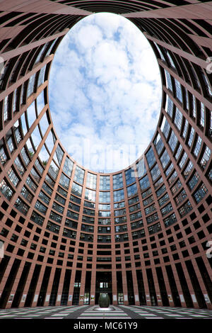 Cortile interno, Edificio del Parlamento europeo a Strasburgo, Alsazia, Francia Foto Stock