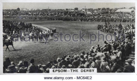 L'Epsom Derby - folla guarda i cavalli di arrotondamento angolo Tattenham 1932 Foto Stock