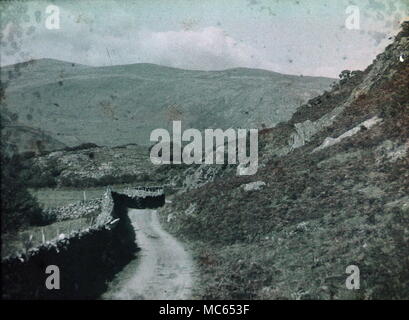 AJAXNETPHOTO. 1911 (circa). MERIONETHSHIRE, Wales, Regno Unito. - Vista EFFETTUATA CON INIZIO AUTOCHROME FILM colore. Fotografo:sconosciuto © IMMAGINE DIGITALE COPYRIGHT VINTAGE AJAX Picture Library Fonte: AJAX FOTO VINTAGE COLLEZIONE REF:(C)AVL ACHM 1911 03 Foto Stock