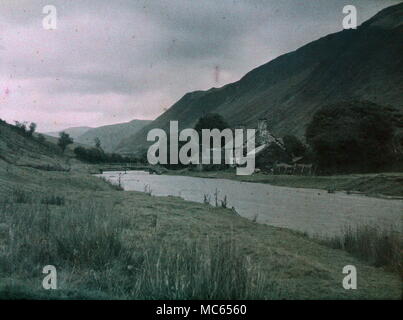 AJAXNETPHOTO. 1911 (circa). MERIONETHSHIRE, Wales, Regno Unito. - Vista EFFETTUATA CON INIZIO AUTOCHROME FILM colore. Fotografo:sconosciuto © IMMAGINE DIGITALE COPYRIGHT VINTAGE AJAX Picture Library Fonte: AJAX FOTO VINTAGE COLLEZIONE REF:(C)AVL ACHM 1911 58 Foto Stock