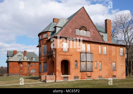 Case Abandonned in un vuoto di street a Detroit. Foto Stock