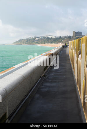 Folkestone braccio del porto Foto Stock