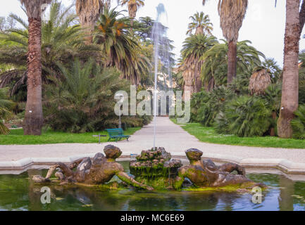 Roma (Italia) - Il Giardino Botanico in Trastevere è un parco di università con fontane monumentali e di un giardino giapponese qui nel blumo chiamato Hanami Foto Stock