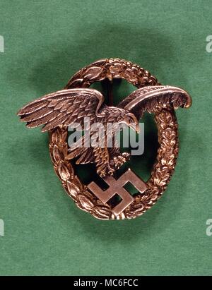 Svastica negli artigli di un aquila - servizio nazista medal - Osservatore del badge Foto Stock