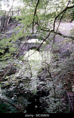 Haunted luoghi - Ponte del Diavolo. Ponte del diavolo su Mynach cade è detto di essere ancora ossessionato dal demonio, che secondo la leggenda costruita prima dei tre ponti che attraversano la gola. Il Galles. Foto Stock