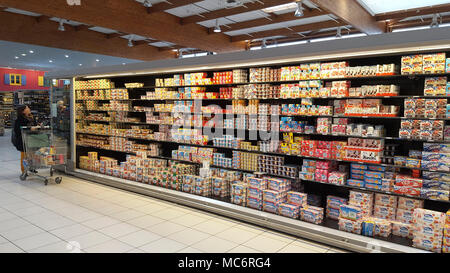 Interno di un ipermercato francese. Francia Foto Stock