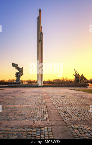 Vittoria memoriale dell'esercito sovietico al crepuscolo Foto Stock