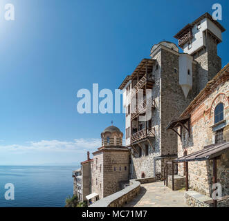 Osiou Gregoriou monastero sulla costa sud-occidentale della penisola di Athos, Macedonia, Grecia settentrionale Foto Stock