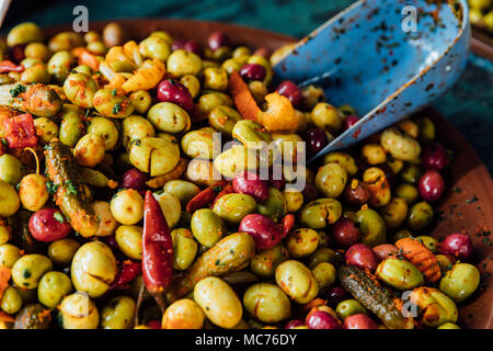 Olive nel mercato di Casablanca Foto Stock