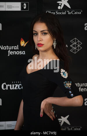 Attrice spagnola Hiba Abouk pone sul photocall all'interno del Teatro Cervantes durante la fase di apertura del xxi International Malaga Film Festival, in Malaga. Foto Stock