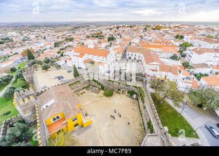 Beja cityscape con castel e cattedrale in Alentejo, Portogallo Foto Stock