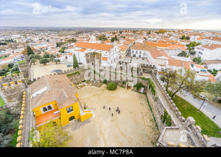 Beja cityscape con castel e cattedrale in Alentejo, Portogallo Foto Stock