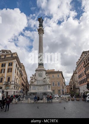 I turisti in plaza dall Immacolata Concezione monumento Foto Stock