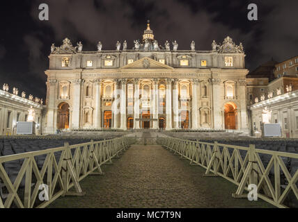 Ingresso alla basilica di San Pietro a Pasqua Foto Stock