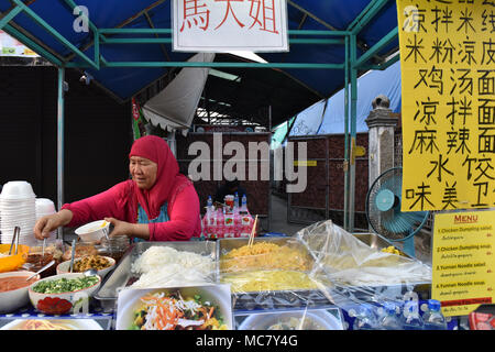 Cucina di strada, strada pedonale, Pai, Thailandia del Nord Foto Stock