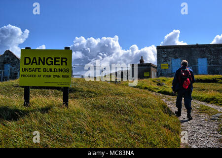 Unsafe edifici militari su Cape Wrath, altopiani, Scozia Foto Stock