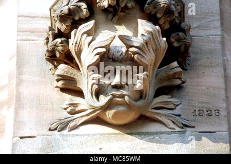 Uomo verde sulla facciata della Cattedrale di Worms, sebbene scolpiti nel XIX secolo, questa immagine sostituisce un precedente uomo verde Foto Stock