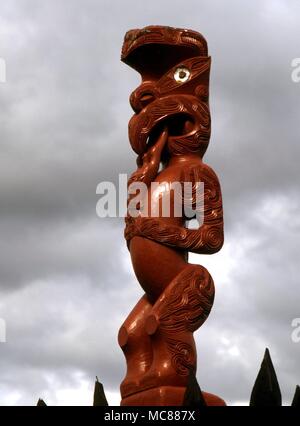 MAORI spiriti custode in legno verniciato Foto Stock