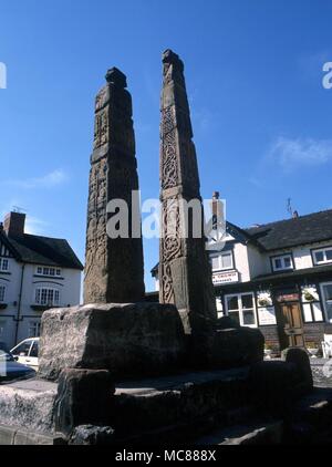 CHRISTIAN resti di due croci sassone in Sandbach (Cheshire) luogo di mercato Foto Stock