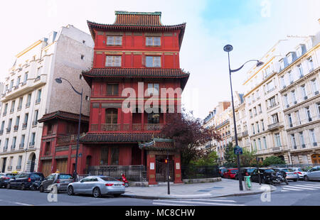 Rosso pagoda cinese a Parigi nel quartiere di otto, Francia. Foto Stock