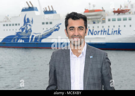 Humza Yousaf scozzese Ministro dei trasporti a Lerwick al Northlink ferry terminal e il traghetto che collega le Shetland ad Aberdeen in Scozia Foto Stock