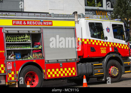 Fuoco e di salvataggio del Nuovo Galles del Sud di rispondere ad un'emergenza in Sydney, NSW, Australia Foto Stock