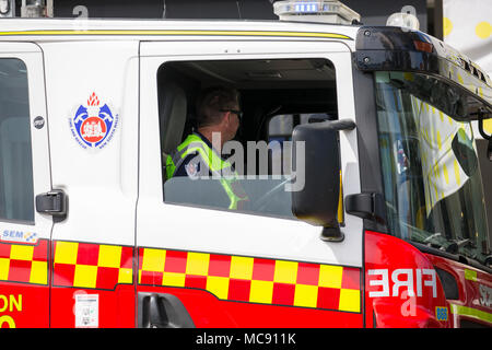 Fuoco e di salvataggio del Nuovo Galles del Sud di rispondere ad un'emergenza in Sydney, NSW, Australia Foto Stock